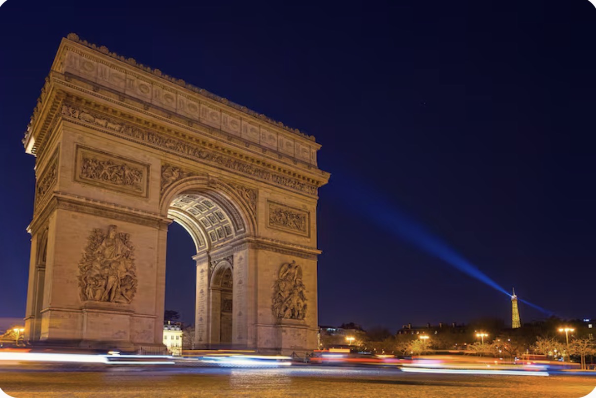 Paris, Arc de Triomphe et Tour Eiffel de nuit